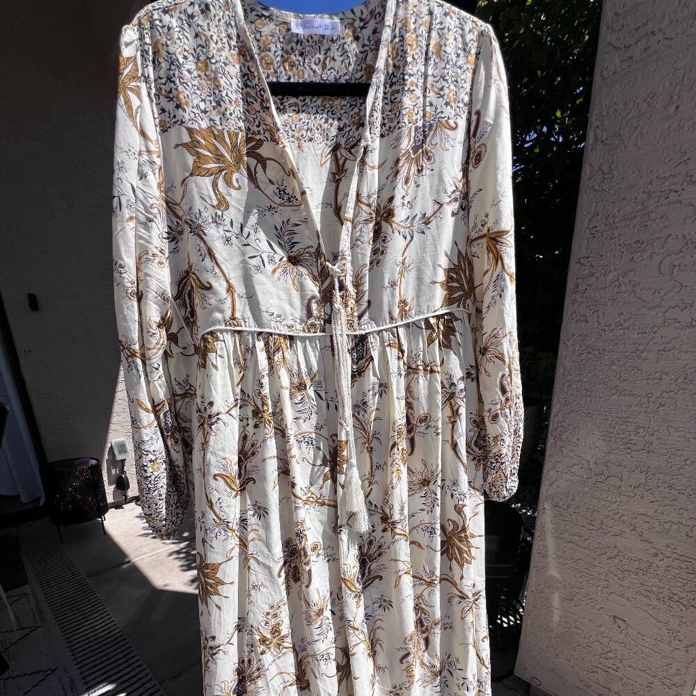NWOT Flowy Maxi Dress, Lightweight Floral, Neutral, V neck with tie, mid sleeve.